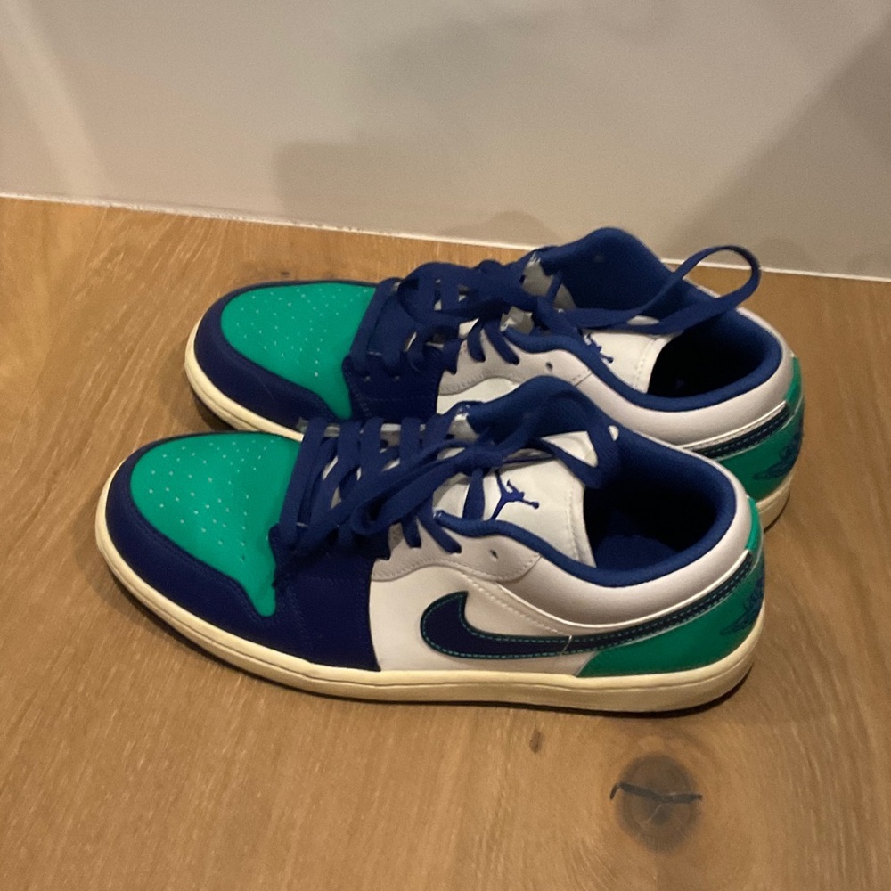 Jordan Low-Top Sneakers in Blue, Green & White